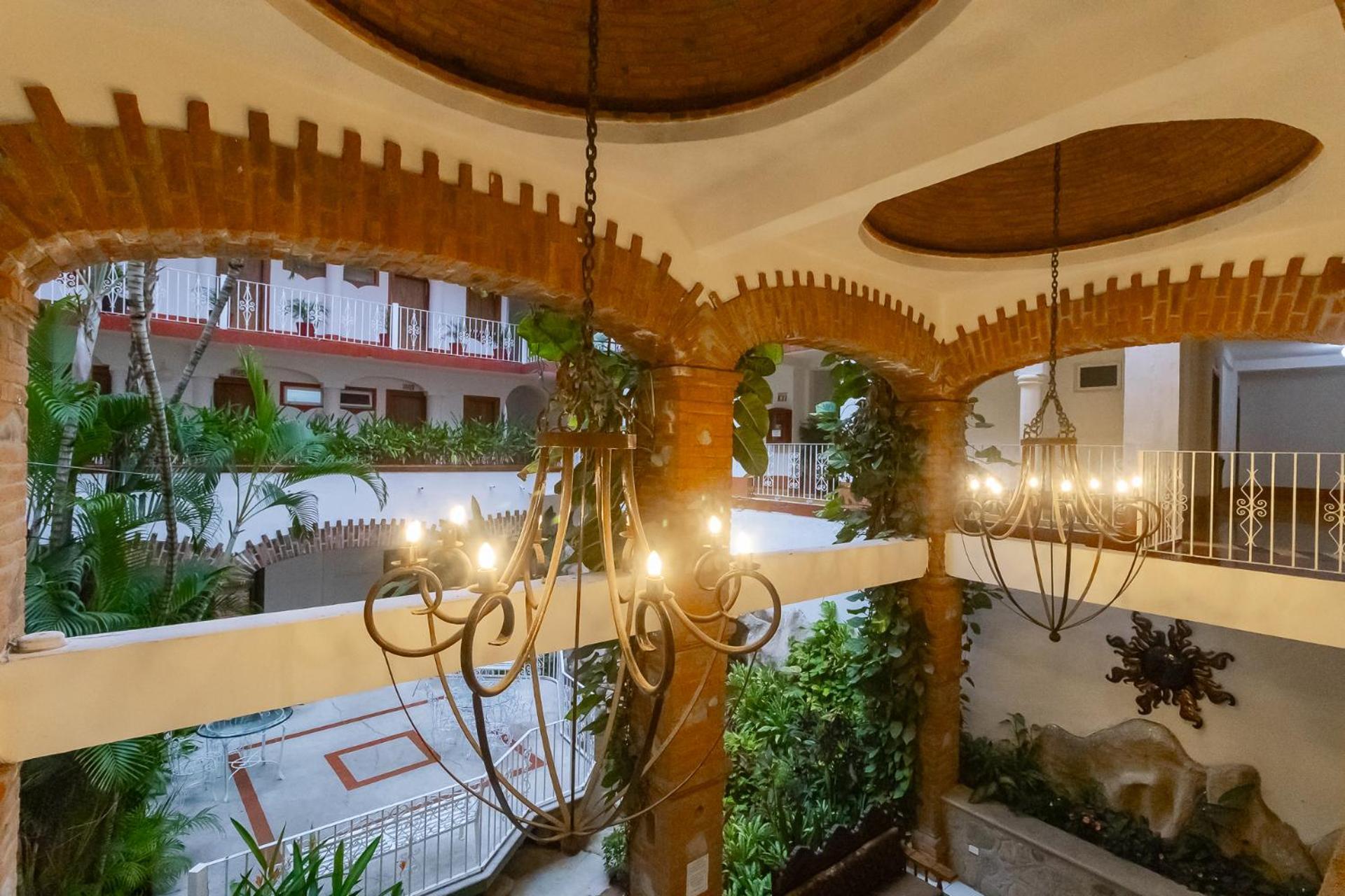 Hotel Encino Malecon Centro Пуэрто-Вальярта Экстерьер фото