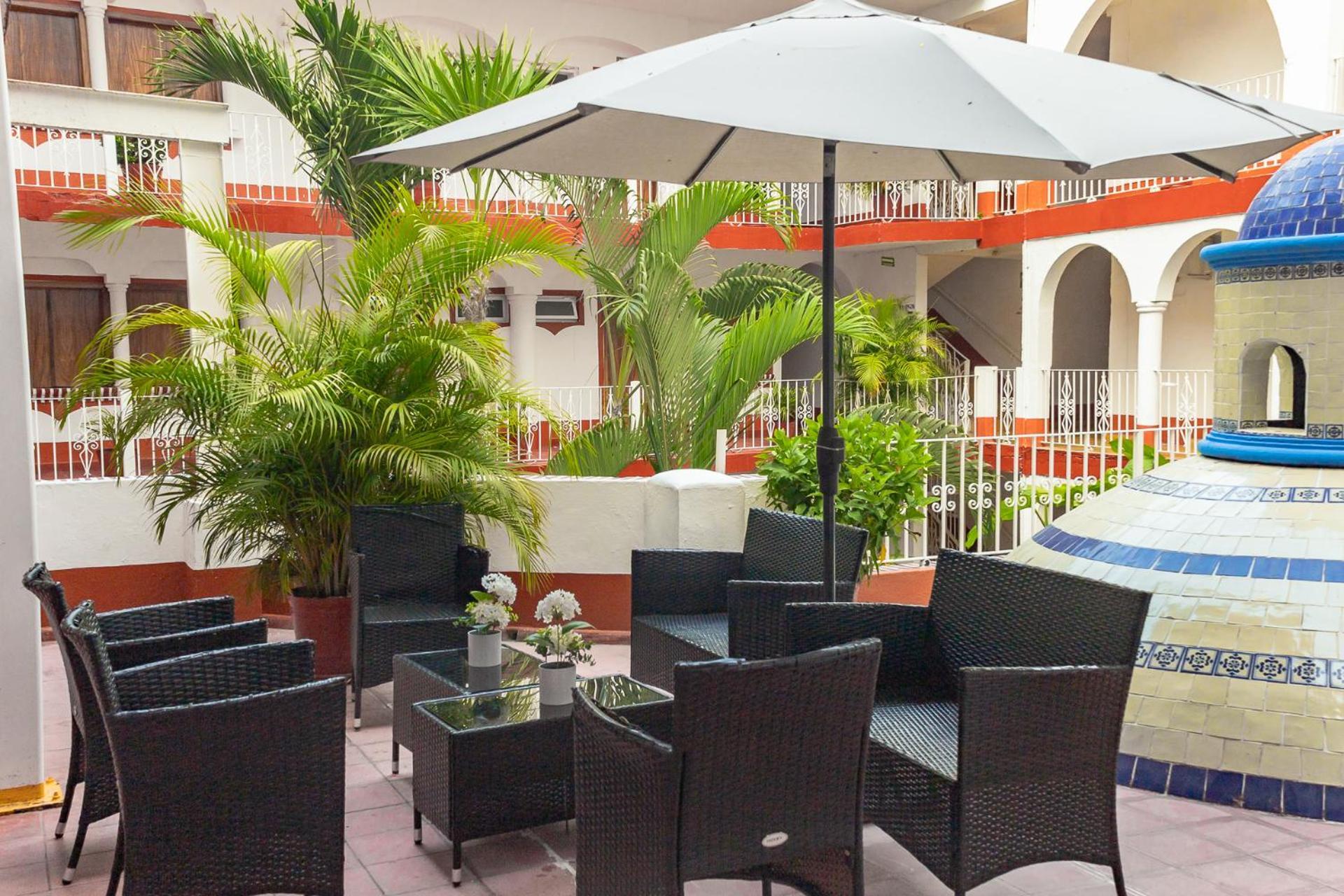 Hotel Encino Malecon Centro Пуэрто-Вальярта Экстерьер фото