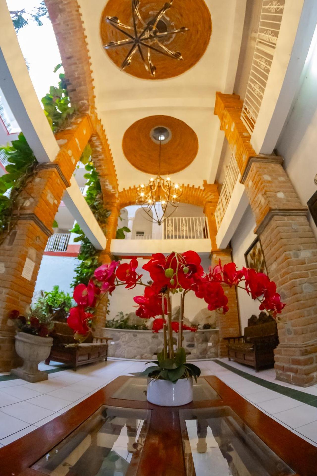 Hotel Encino Malecon Centro Пуэрто-Вальярта Экстерьер фото