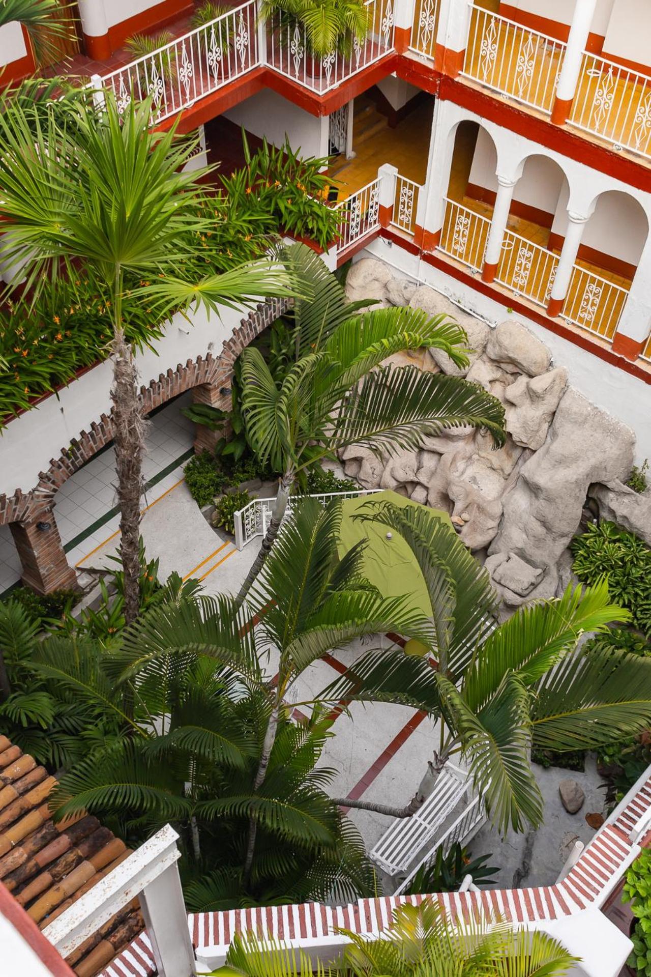 Hotel Encino Malecon Centro Пуэрто-Вальярта Экстерьер фото