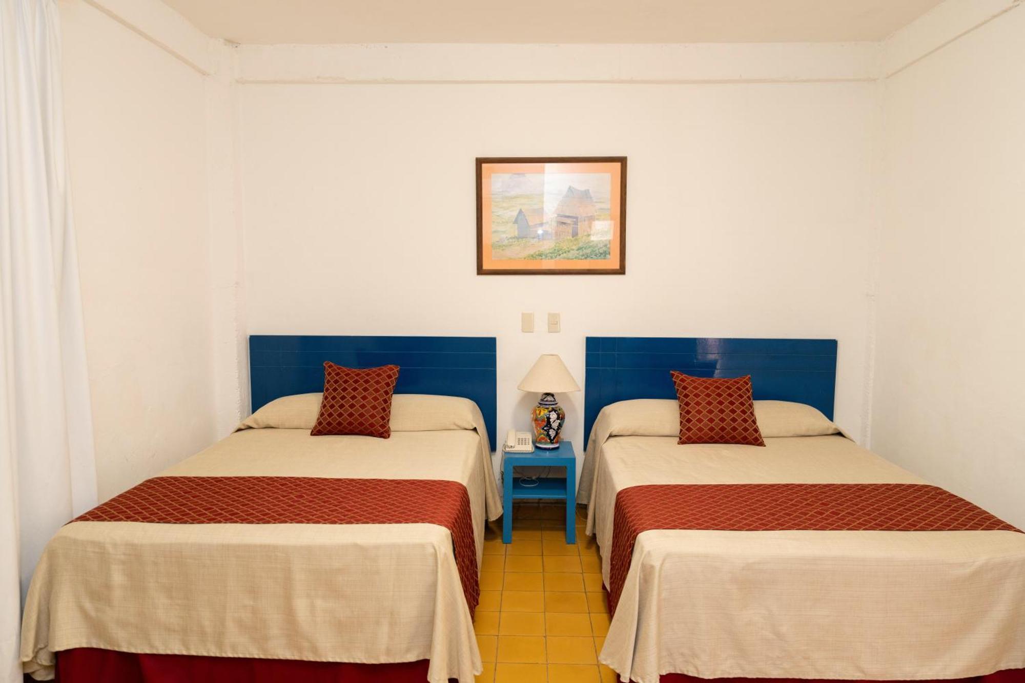 Hotel Encino Malecon Centro Пуэрто-Вальярта Номер фото