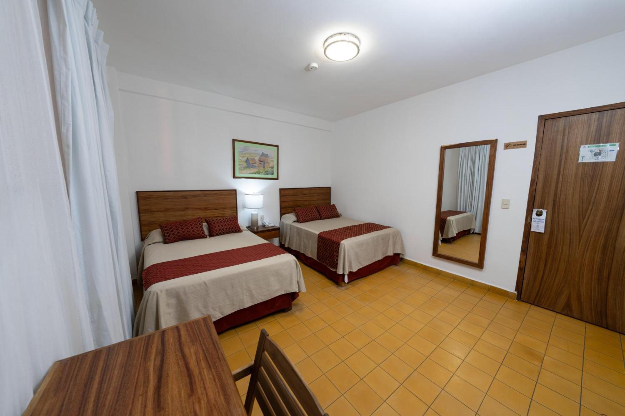 Hotel Encino Malecon Centro Пуэрто-Вальярта Номер фото