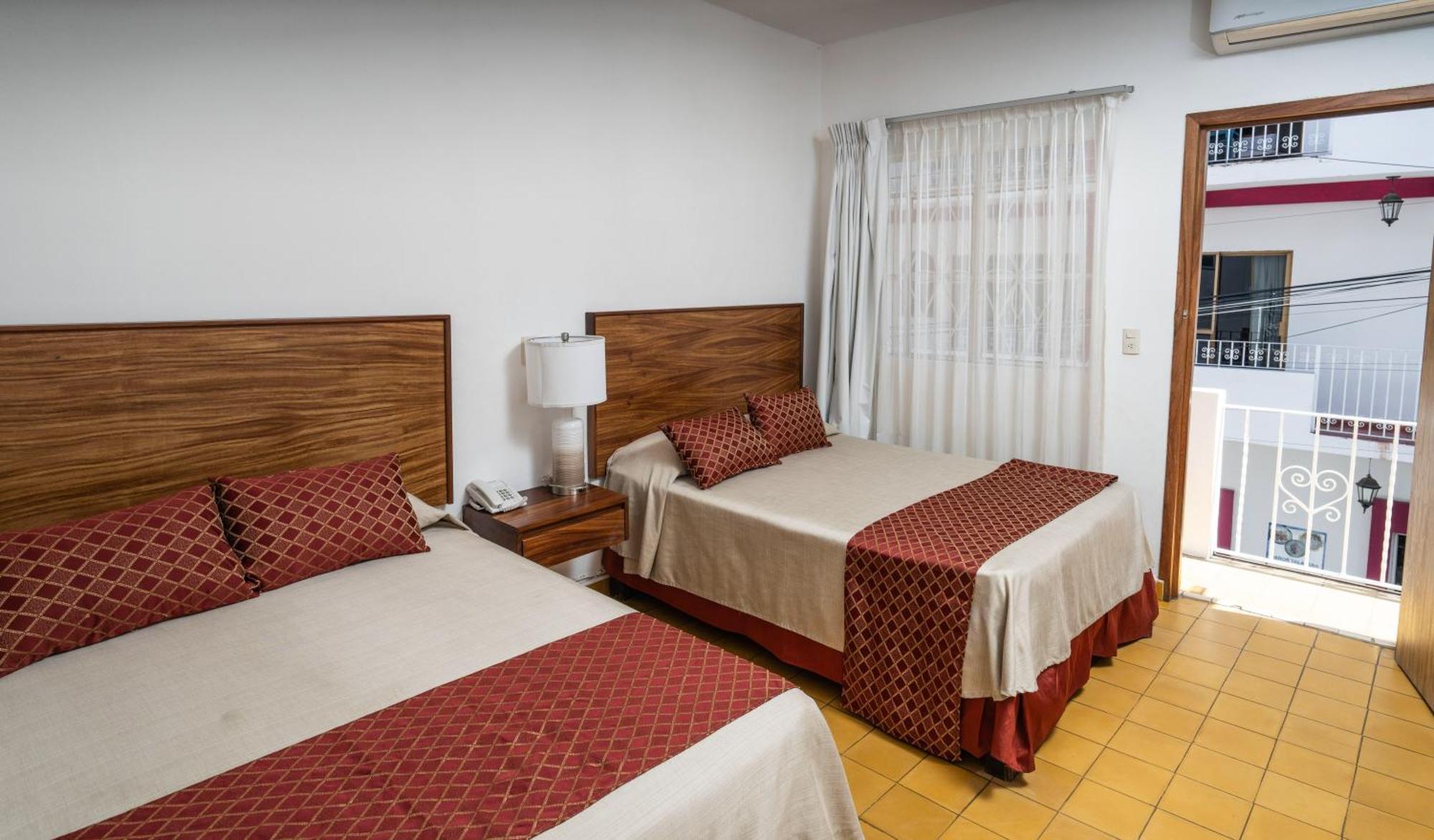 Hotel Encino Malecon Centro Пуэрто-Вальярта Номер фото