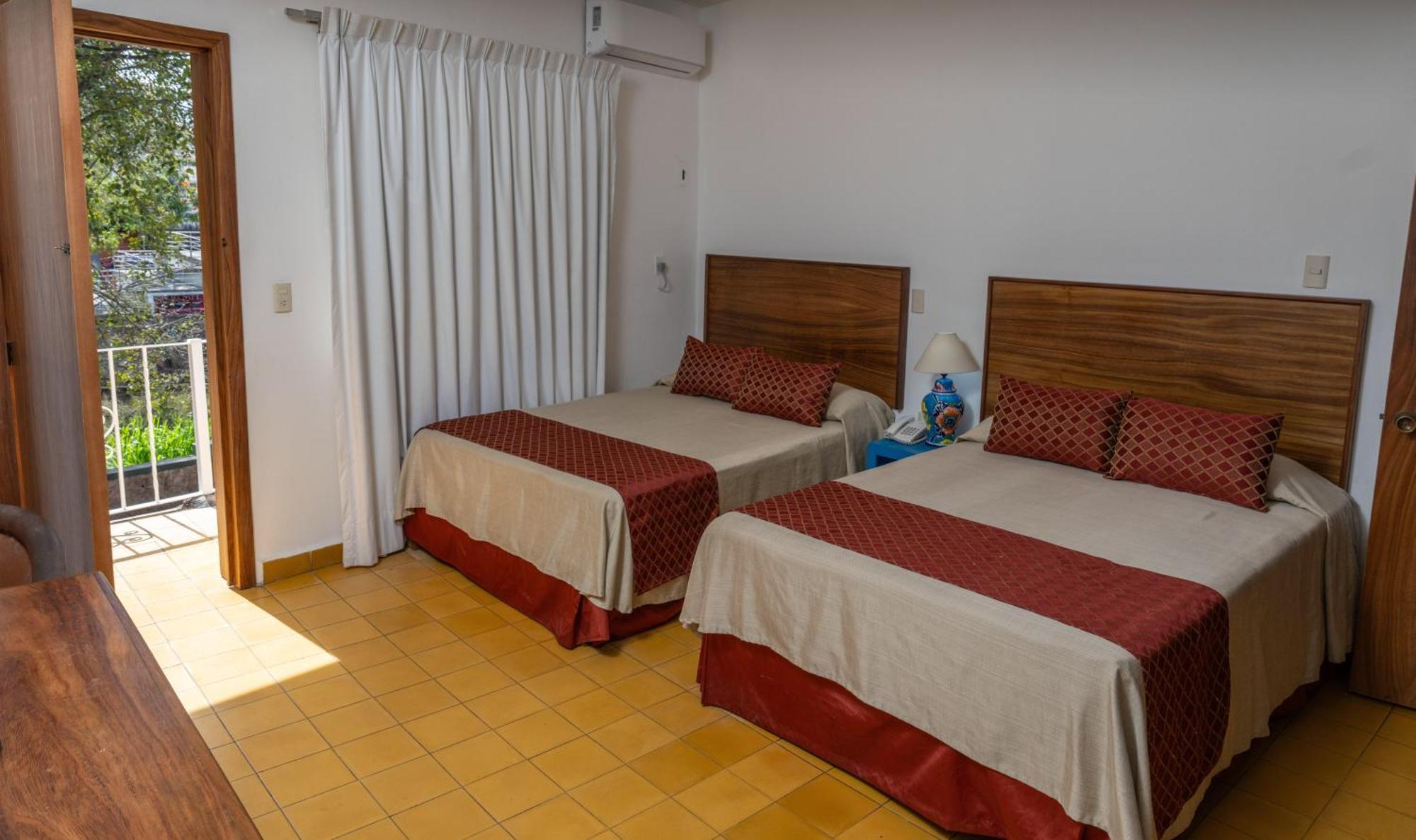 Hotel Encino Malecon Centro Пуэрто-Вальярта Номер фото
