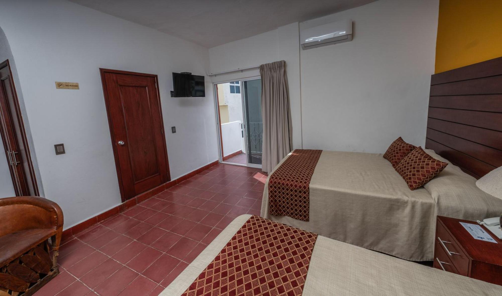 Hotel Encino Malecon Centro Пуэрто-Вальярта Номер фото
