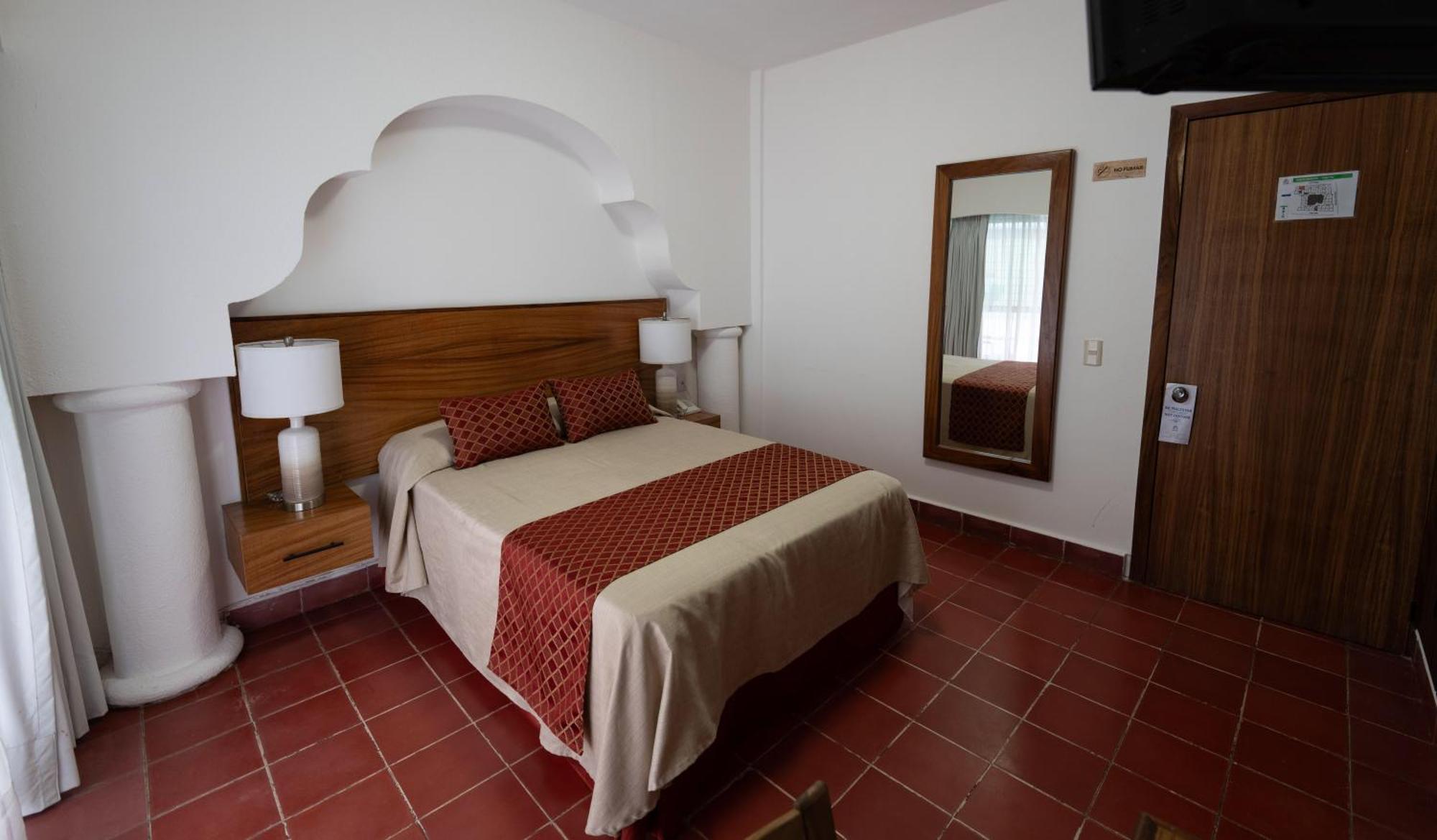 Hotel Encino Malecon Centro Пуэрто-Вальярта Номер фото