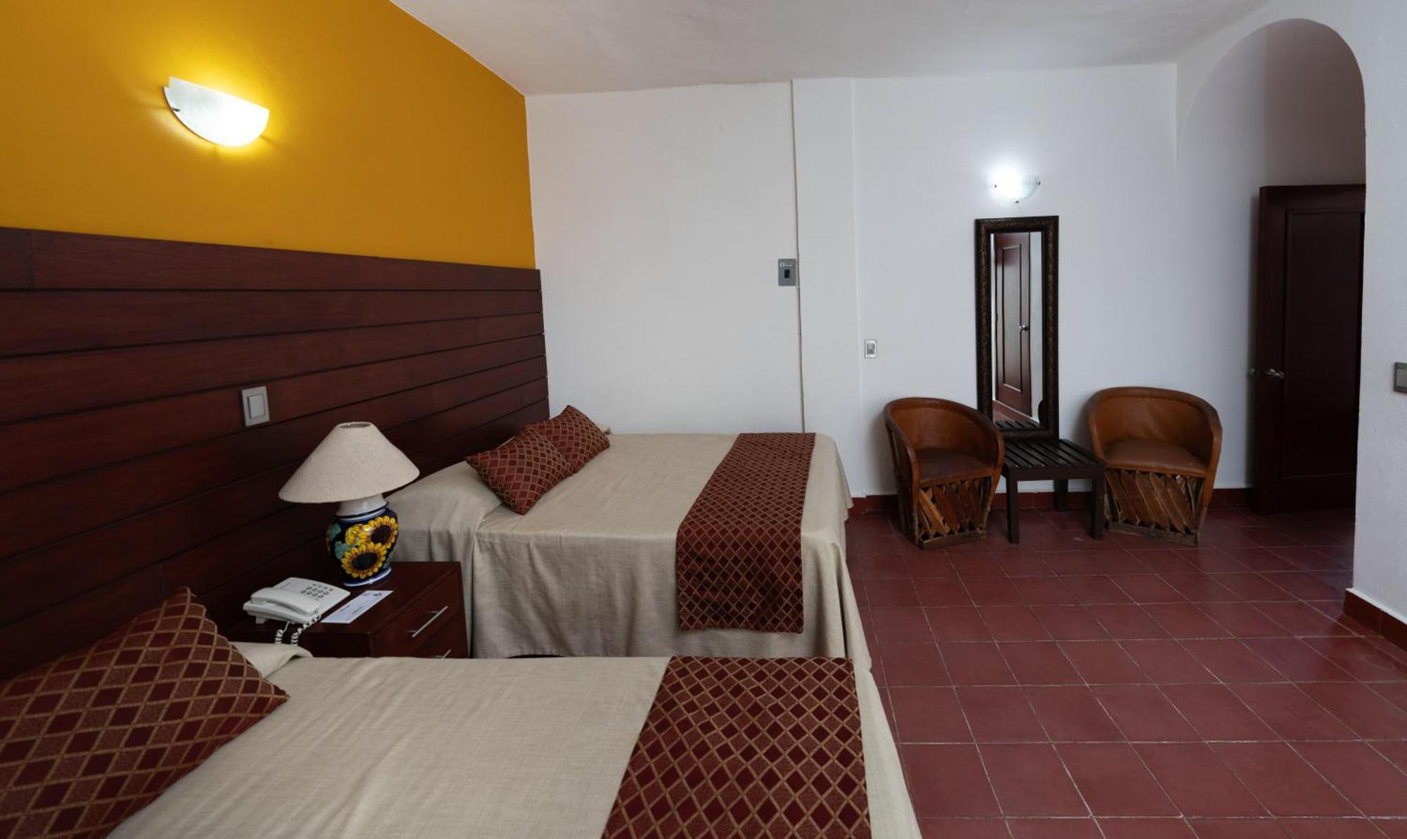 Hotel Encino Malecon Centro Пуэрто-Вальярта Номер фото