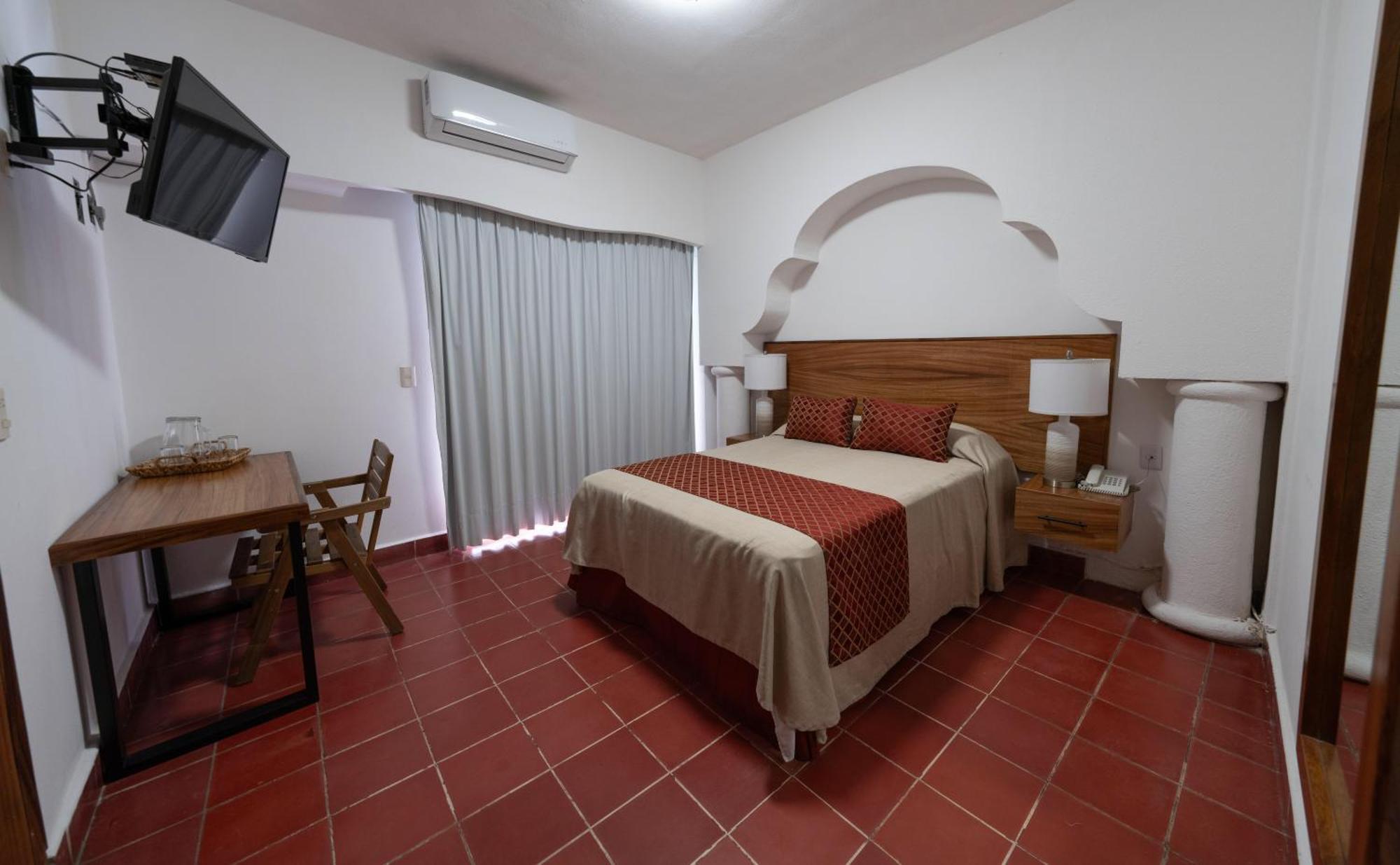 Hotel Encino Malecon Centro Пуэрто-Вальярта Номер фото