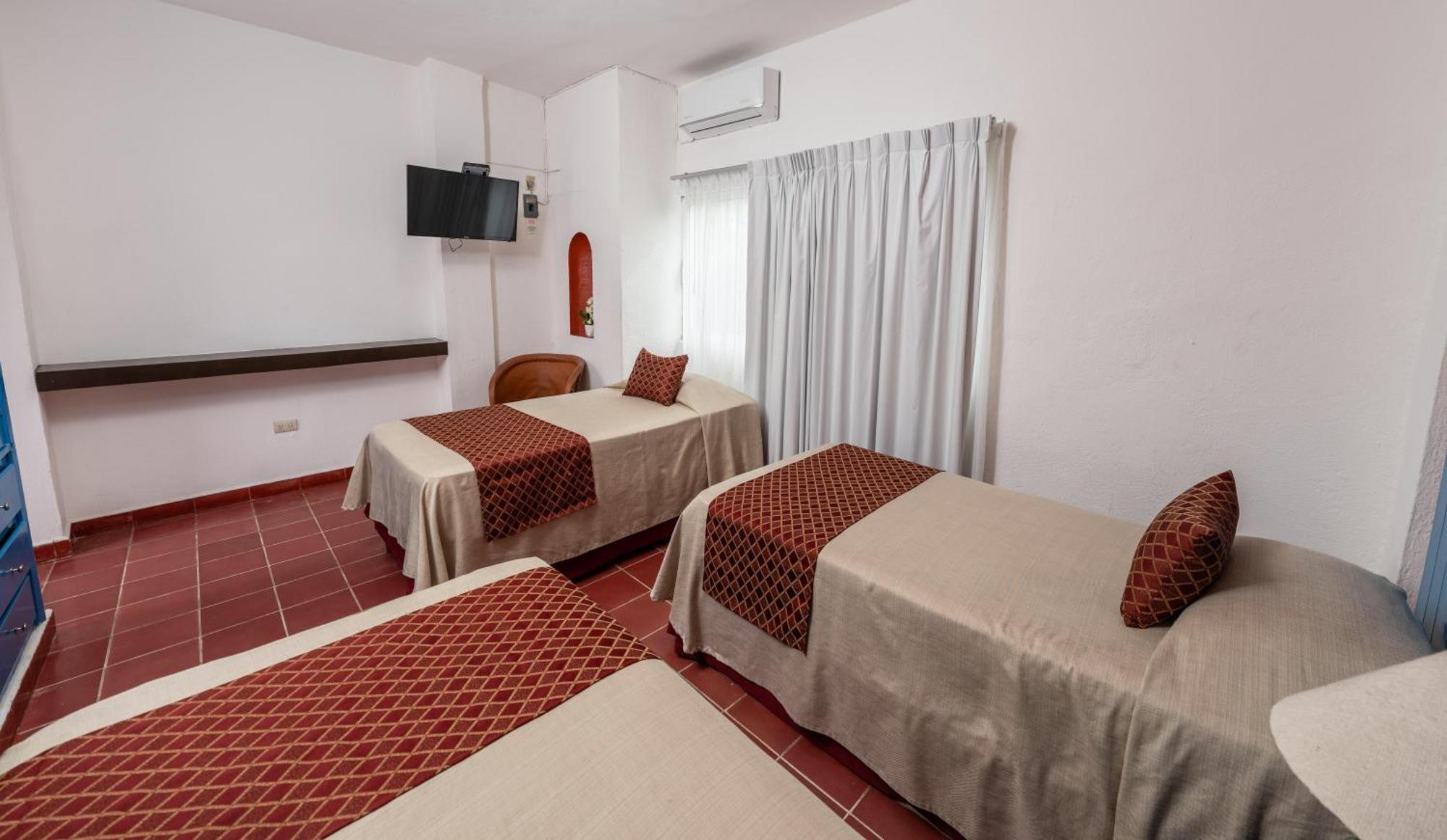 Hotel Encino Malecon Centro Пуэрто-Вальярта Номер фото