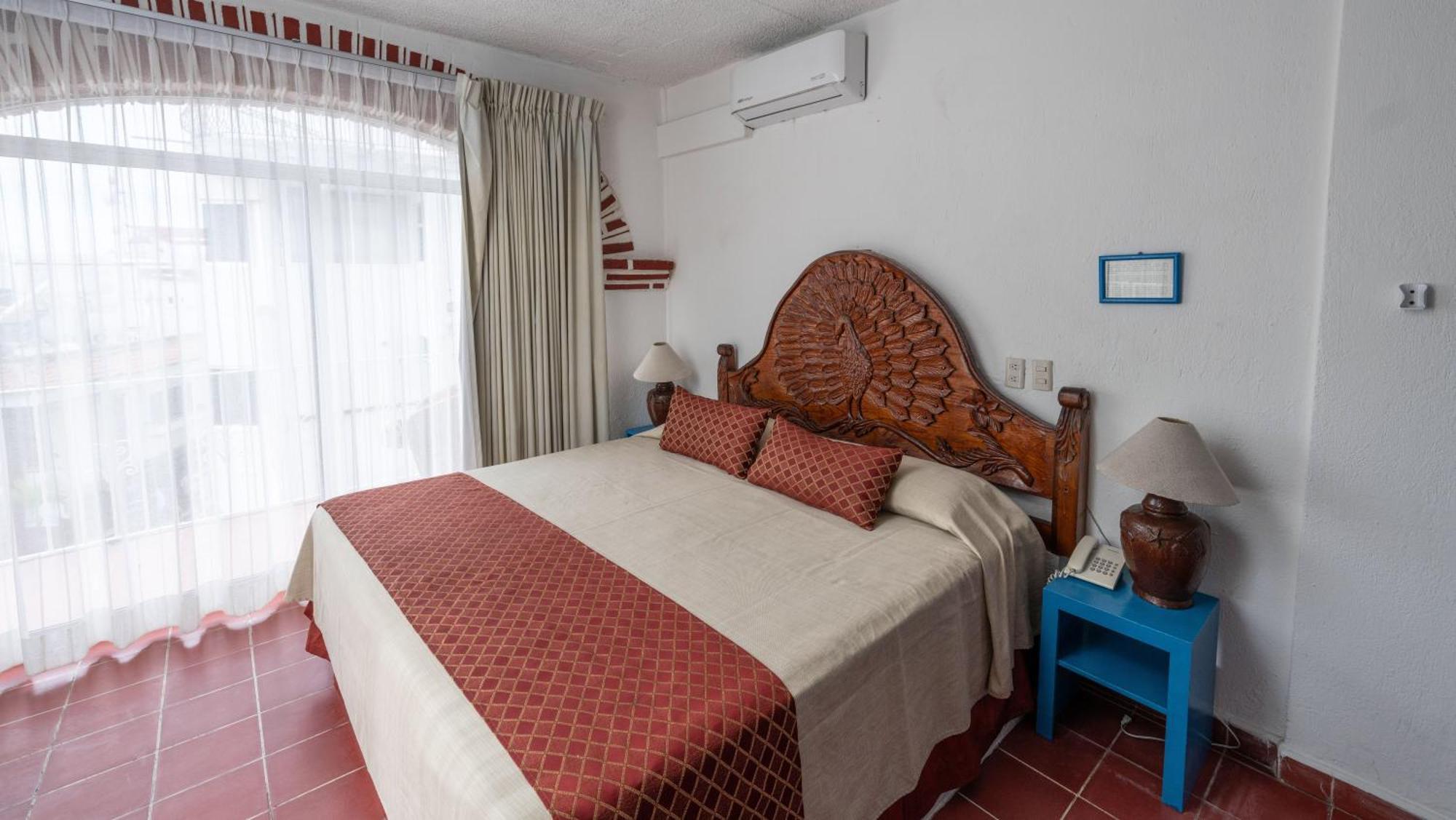 Hotel Encino Malecon Centro Пуэрто-Вальярта Номер фото