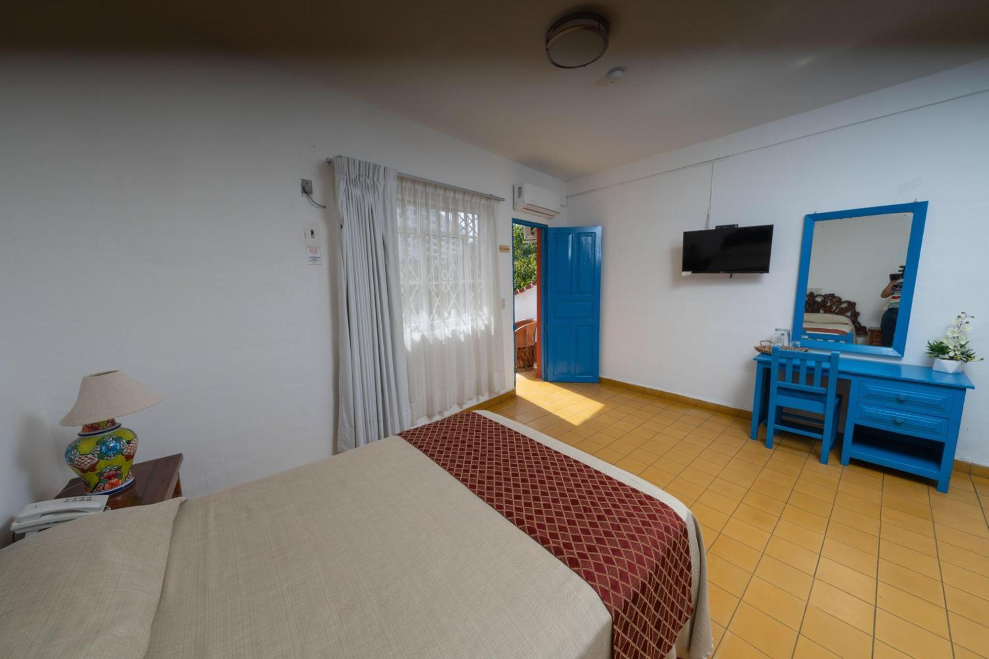 Hotel Encino Malecon Centro Пуэрто-Вальярта Номер фото
