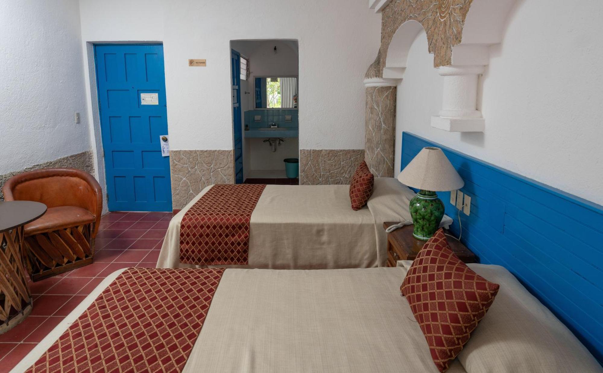 Hotel Encino Malecon Centro Пуэрто-Вальярта Номер фото