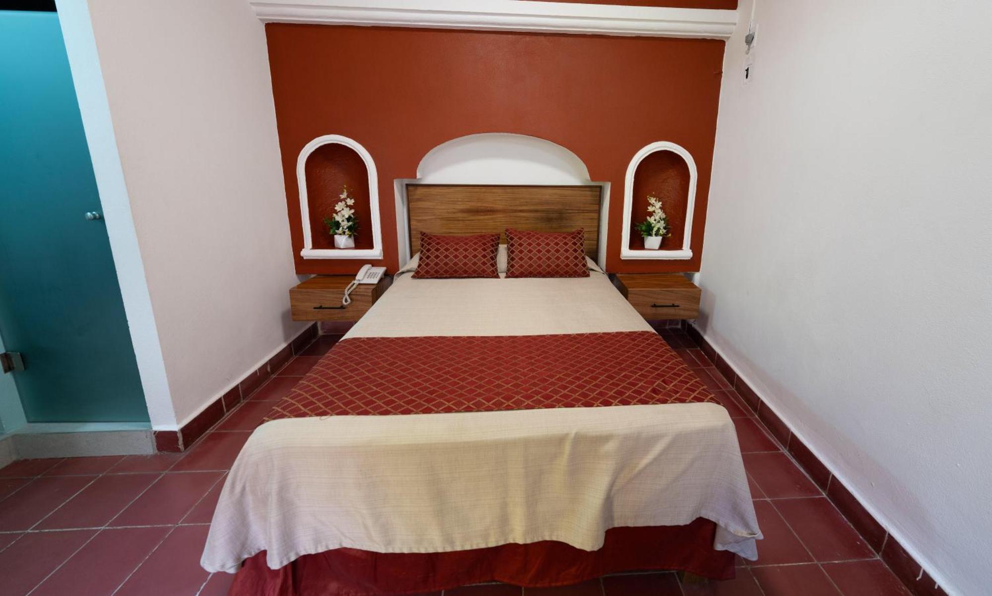Hotel Encino Malecon Centro Пуэрто-Вальярта Номер фото