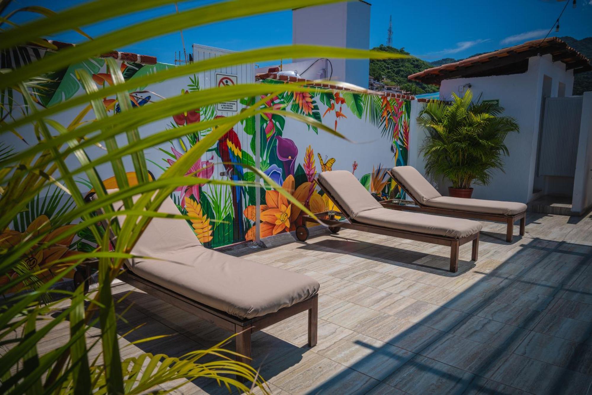 Hotel Encino Malecon Centro Пуэрто-Вальярта Экстерьер фото