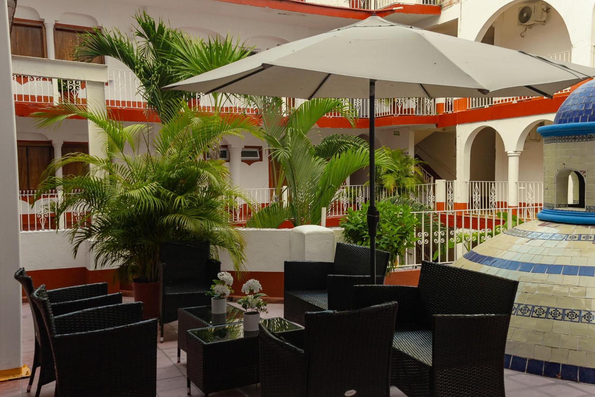 Hotel Encino Malecon Centro Пуэрто-Вальярта Экстерьер фото